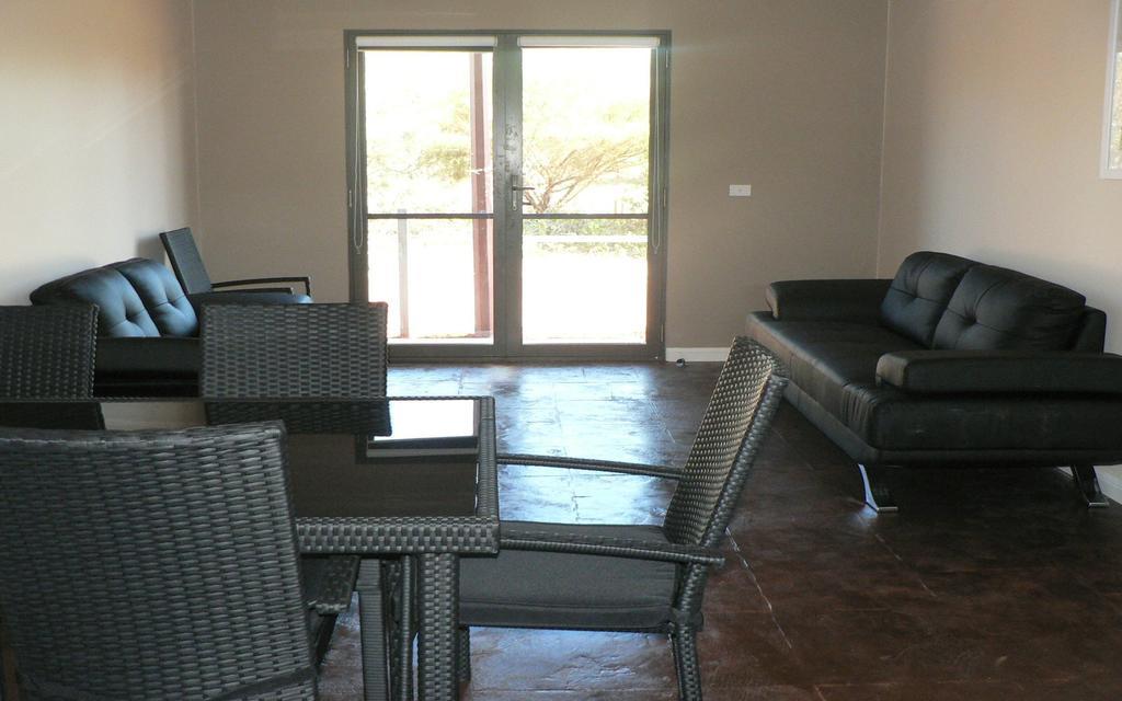 Breezes Apartments Broome Room photo